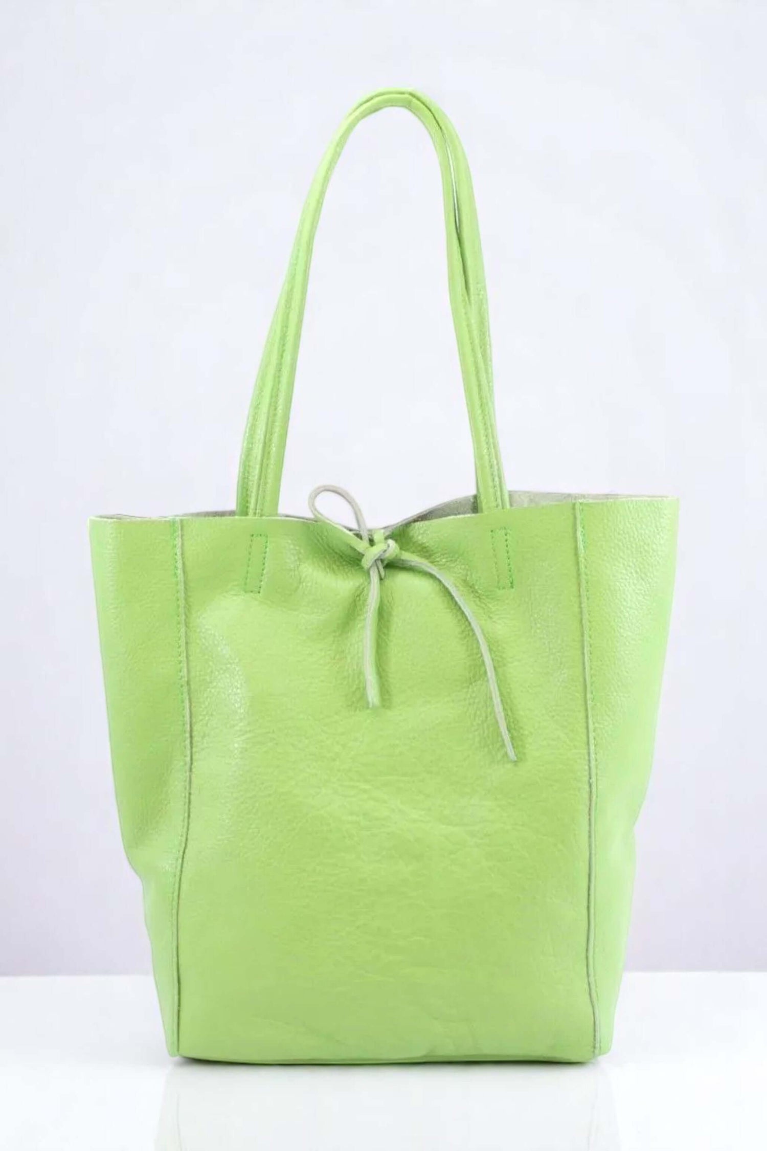 Geantă shopper din piele naturală, verde crud, cu aspect moale și șnur decorativ