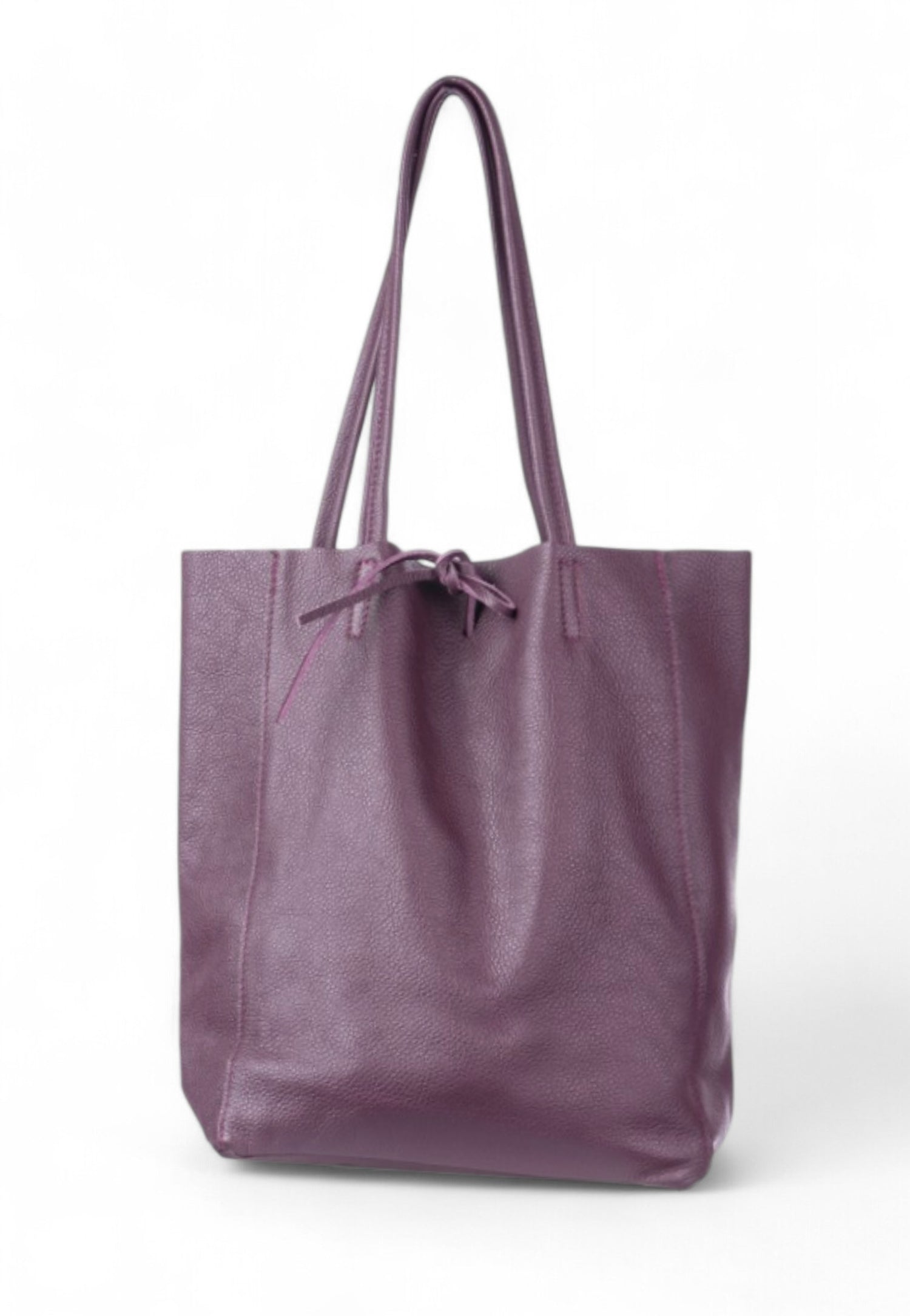 Geantă elegantă violet din piele naturală, cu șnur și portofel interior.