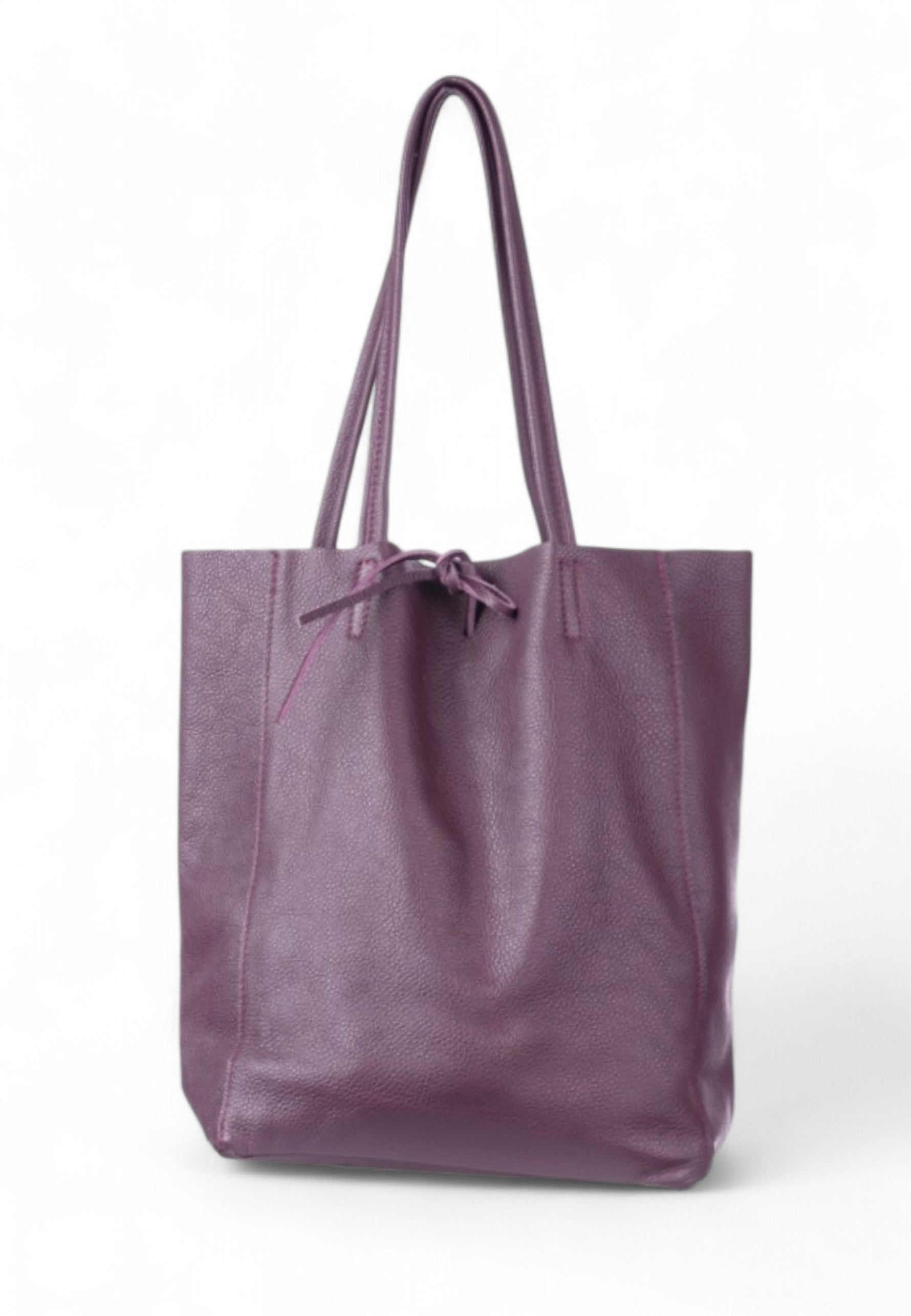 Geantă elegantă violet din piele naturală, cu șnur și portofel interior.