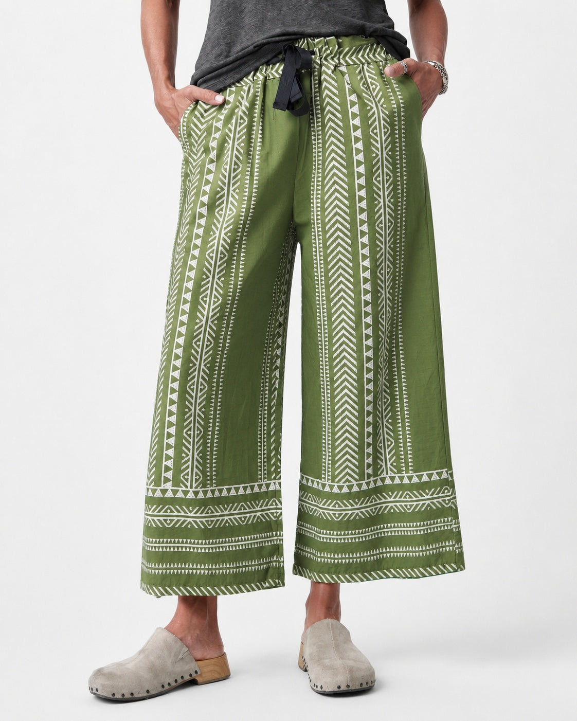 Pantaloni din bumbac cu imprimeu, nuanța verde, vedere din față, All Above Boutique.
