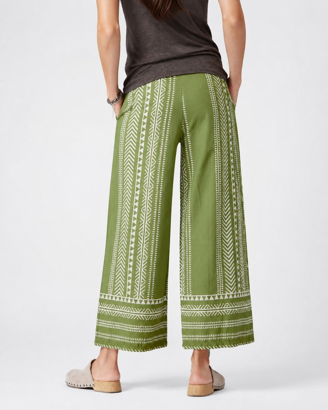 Pantaloni din bumbac cu imprimeu, nuanța verde, vedere din spate, All Above Boutique.