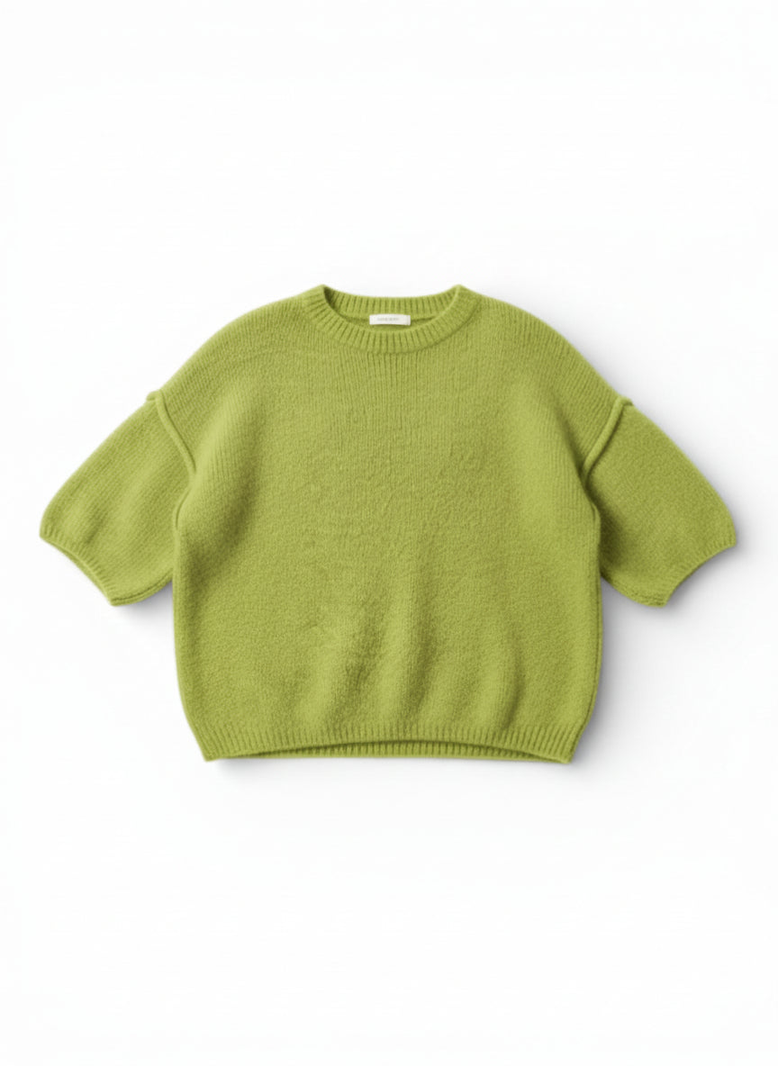 Pulover oversized din mohair cu umeri căzuți și mânecă scurtă, în nuanța verde fistic, vedere frontală.