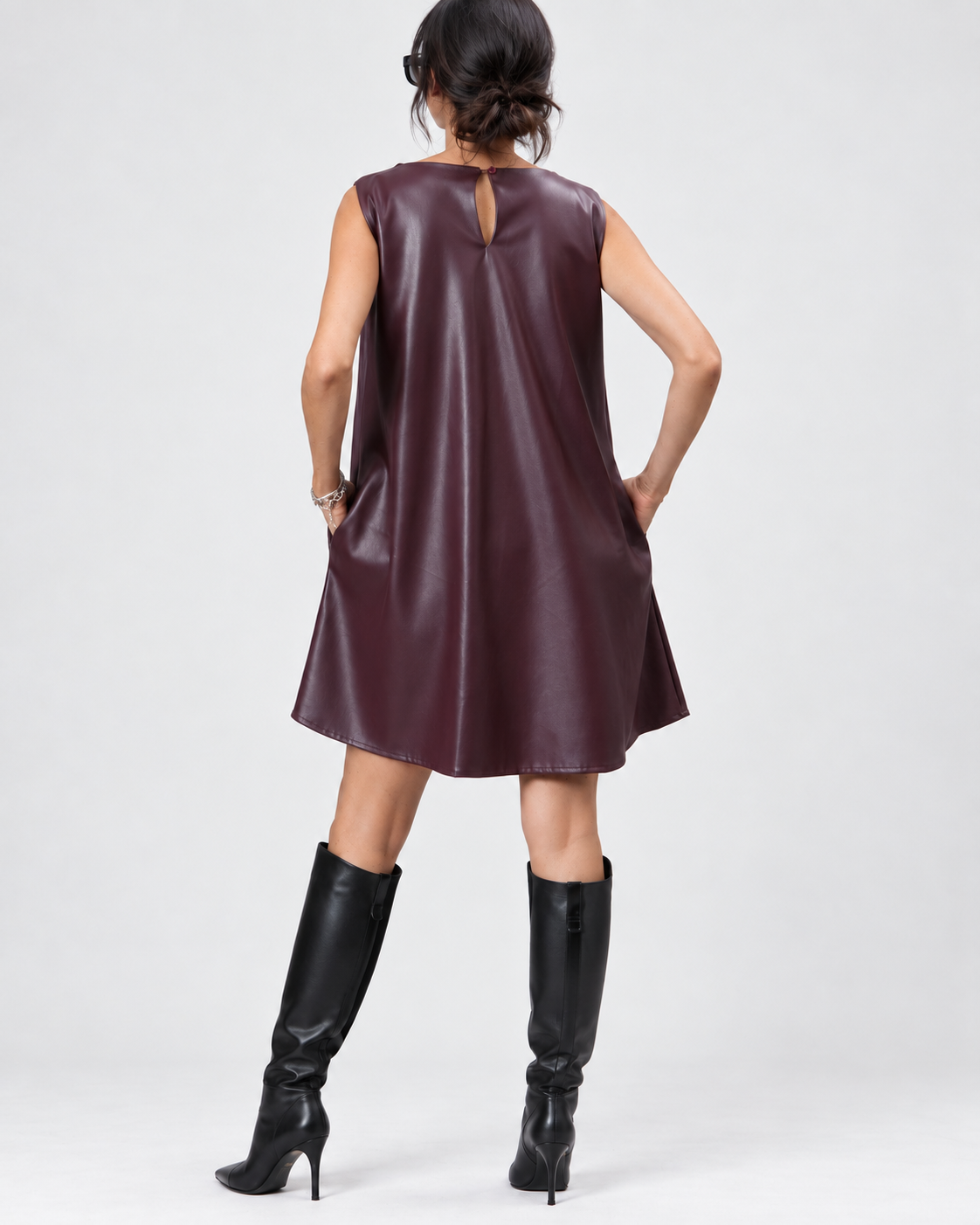 Rochie sarafan din piele ecologică, detaliu textură