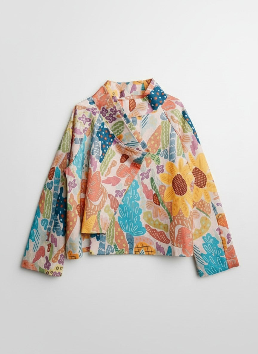 Jacheta cu imprimeu floral multicolor, croială lejeră.