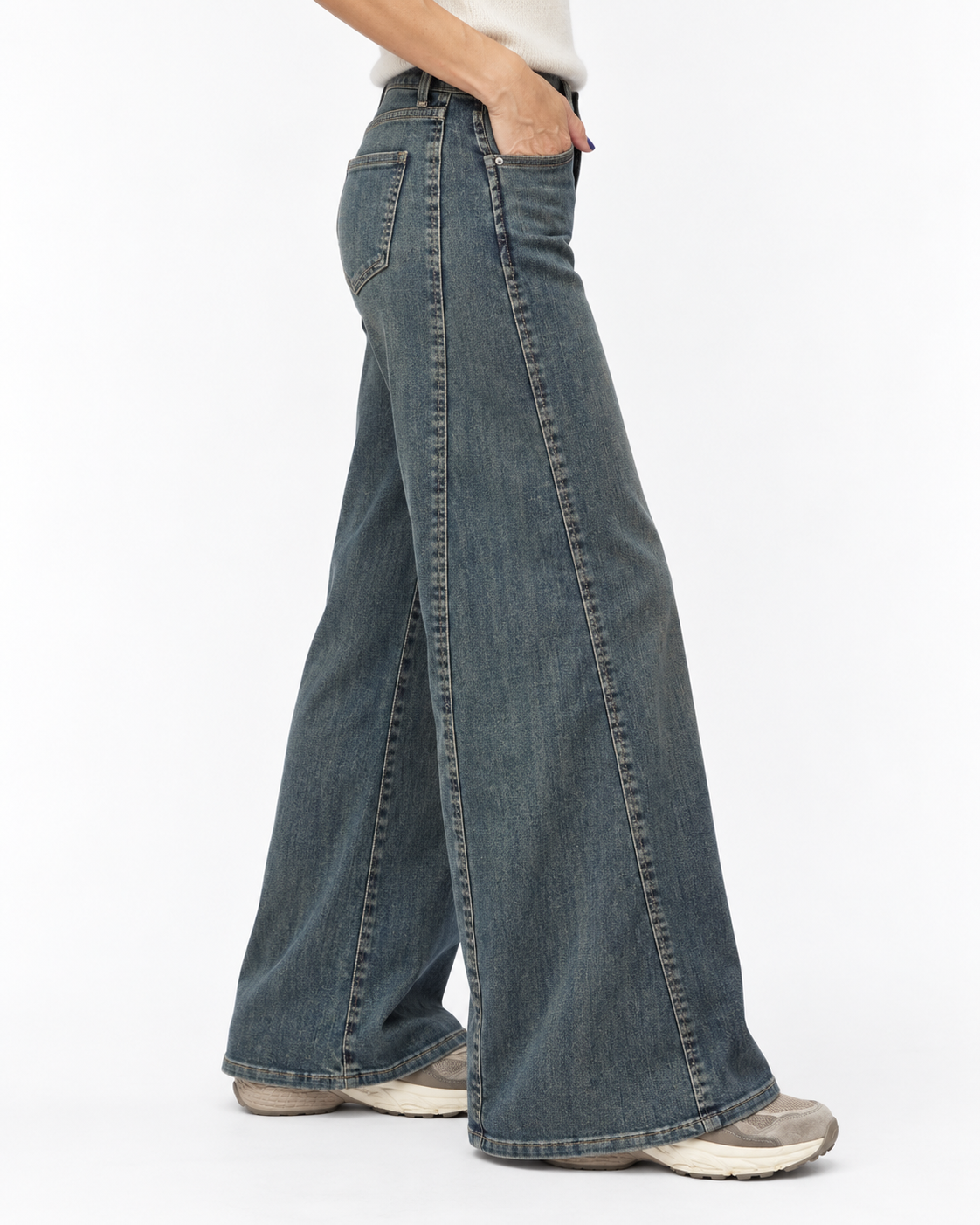 Jeans baggy de damă cu cusătură răsucită pe crac, vedere din lateral - All Above Boutique