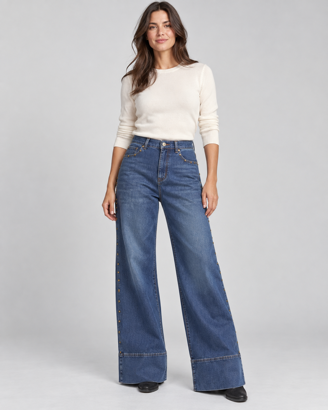 Jeans cu piciorul larg și capse pe cusătură, detaliu