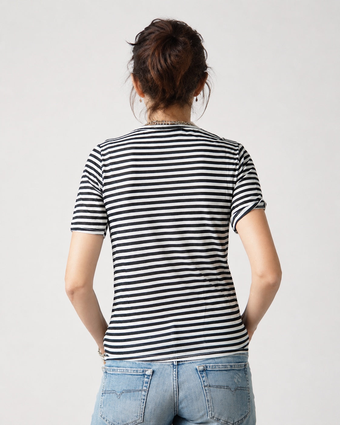Tricou din viscoză și mătase cu dungi, vedere din spate, All Above Boutique.