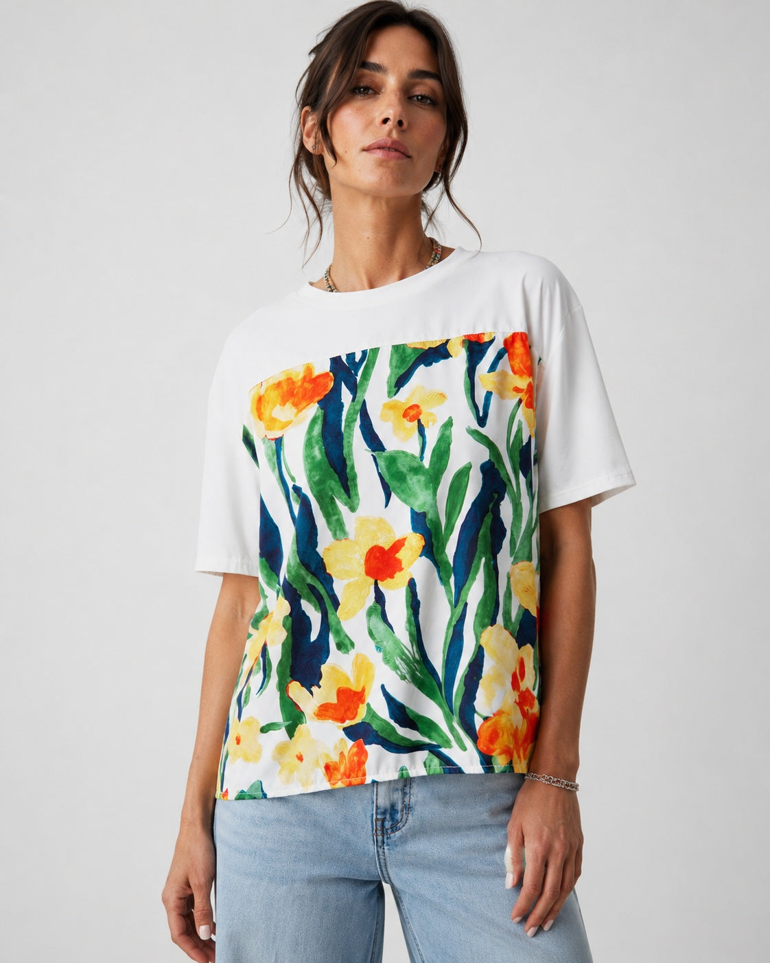 Tricou cu nod în talie și front satinat floral, vedere din față, All Above Boutique.