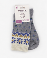 Șosete din lână și cașmir, detaliu cu modelul floral și inimioare.