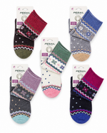 Șosete din lână și cașmir cu model nordic, prezentarea colecției de nuanțe.