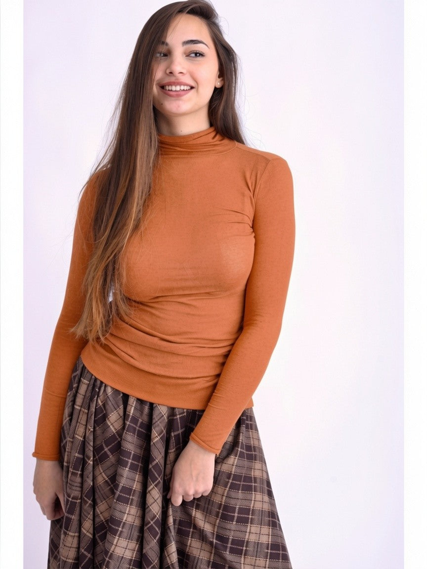 Maletă portocaliu din cașmir și modal, croială lejeră și material elastic.