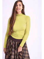 Maletă verde lime din cașmir și modal, croială lejeră și material elastic.