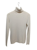 Maletă cu margini din rib, material moale și elastic, croială simplă și design clasic.