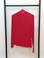 Maletă roșu intens, cu mâneci lungi și guler scurt, confecționată din material fin cu cașmir.