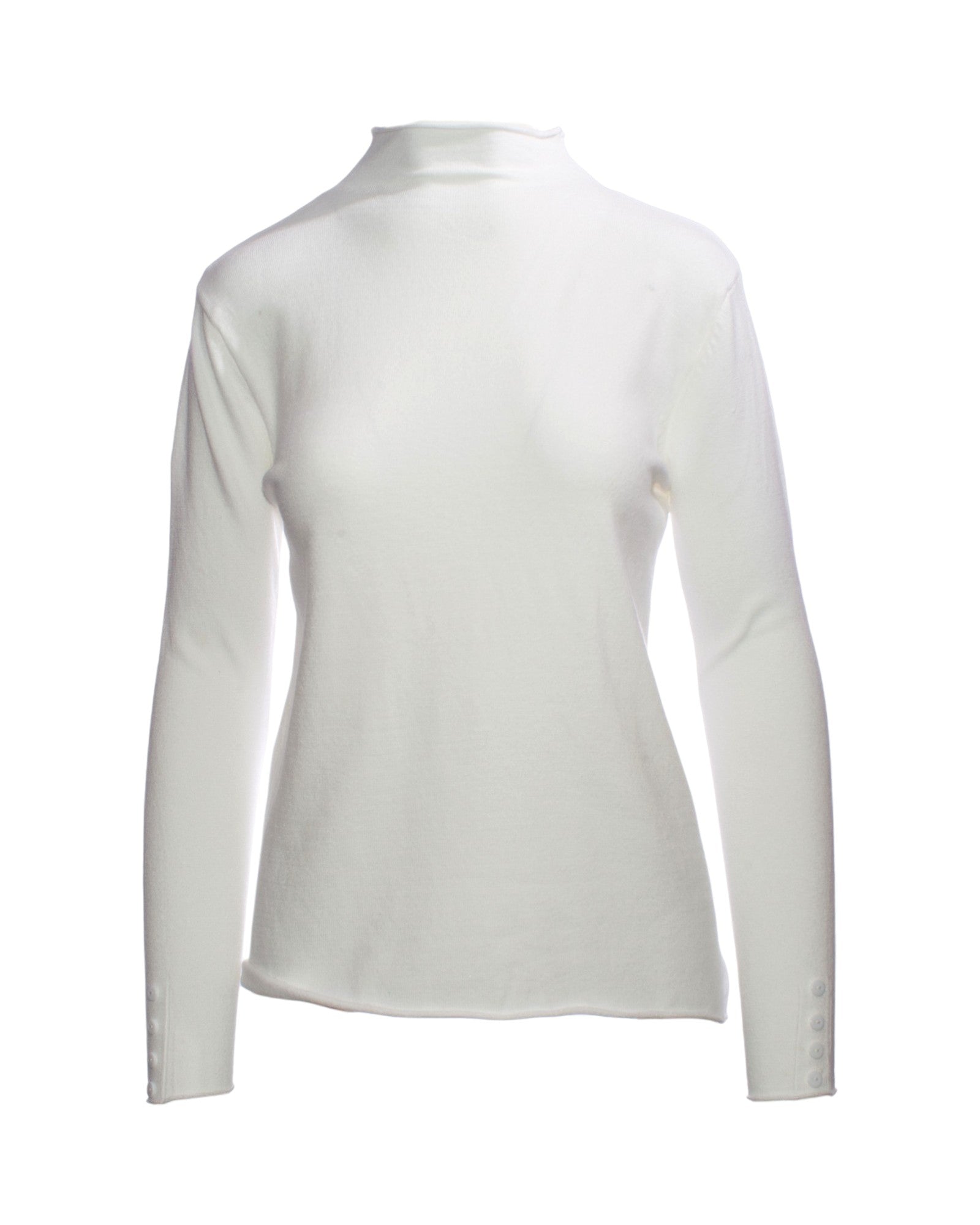 Maletă groasă turtleneck albă, cu mâneci lungi și detalii cu nasturi discreți.