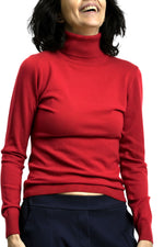 Detaliu de guler pentru maletă cu mânecă lungă, finisaj curat și textură plăcută.