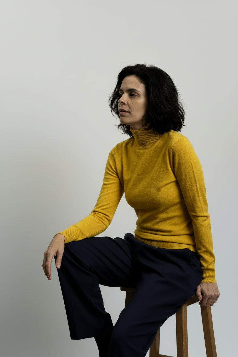 Ținută de zi cu maletă cu mânecă lungă, ușor de integrat în layering.