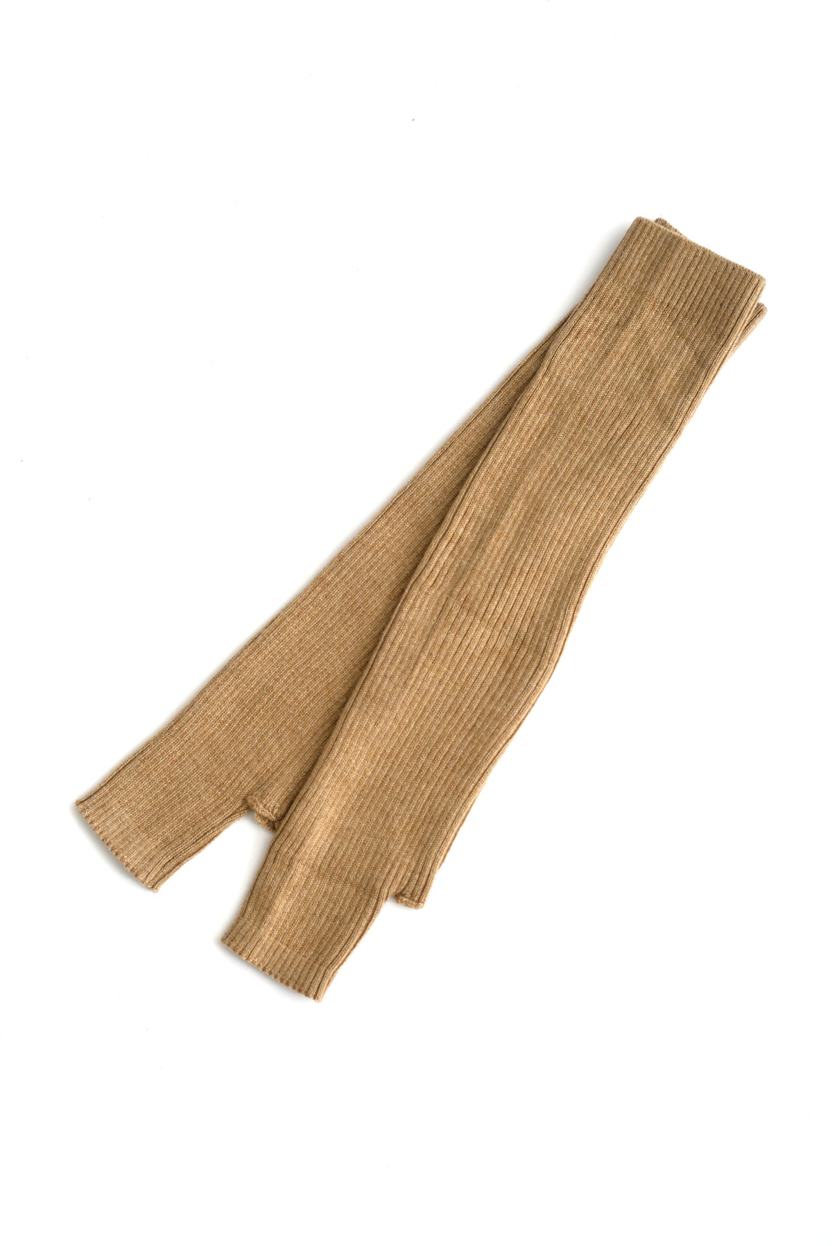 Mănuși tricotate bej deschis, model lung, din material moale cu textură elastică, fotografiate pe fundal alb.