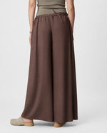 Pantaloni culotte din viscoză cu cordon floare, nuanța maro, vedere din spate, All Above Boutique.