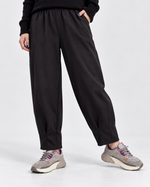 Pantaloni barrel negri din jerse gros, cu buzunare laterale și pliuri la gleznă - All Above Boutique