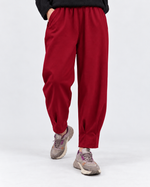 Pantaloni barrel roșu închis din jerse gros, cu talie elastică, model în mers - All Above Boutique