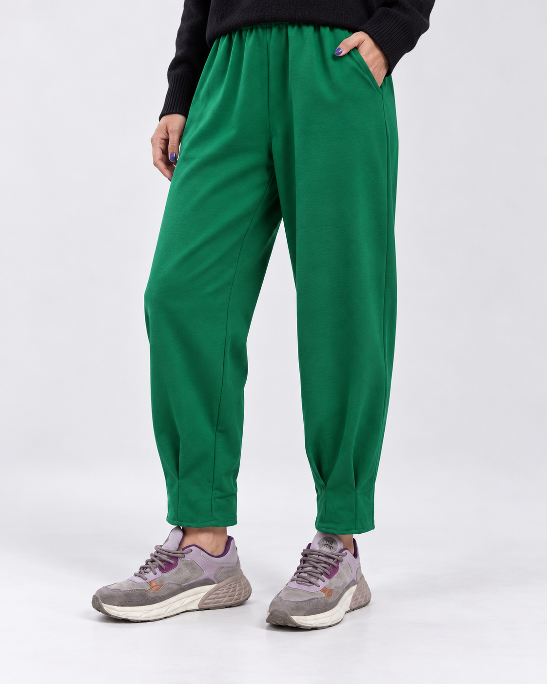 Pantaloni barrel verde închis din jerse gros, cu pliuri la gleznă, model în mers - All Above Boutique