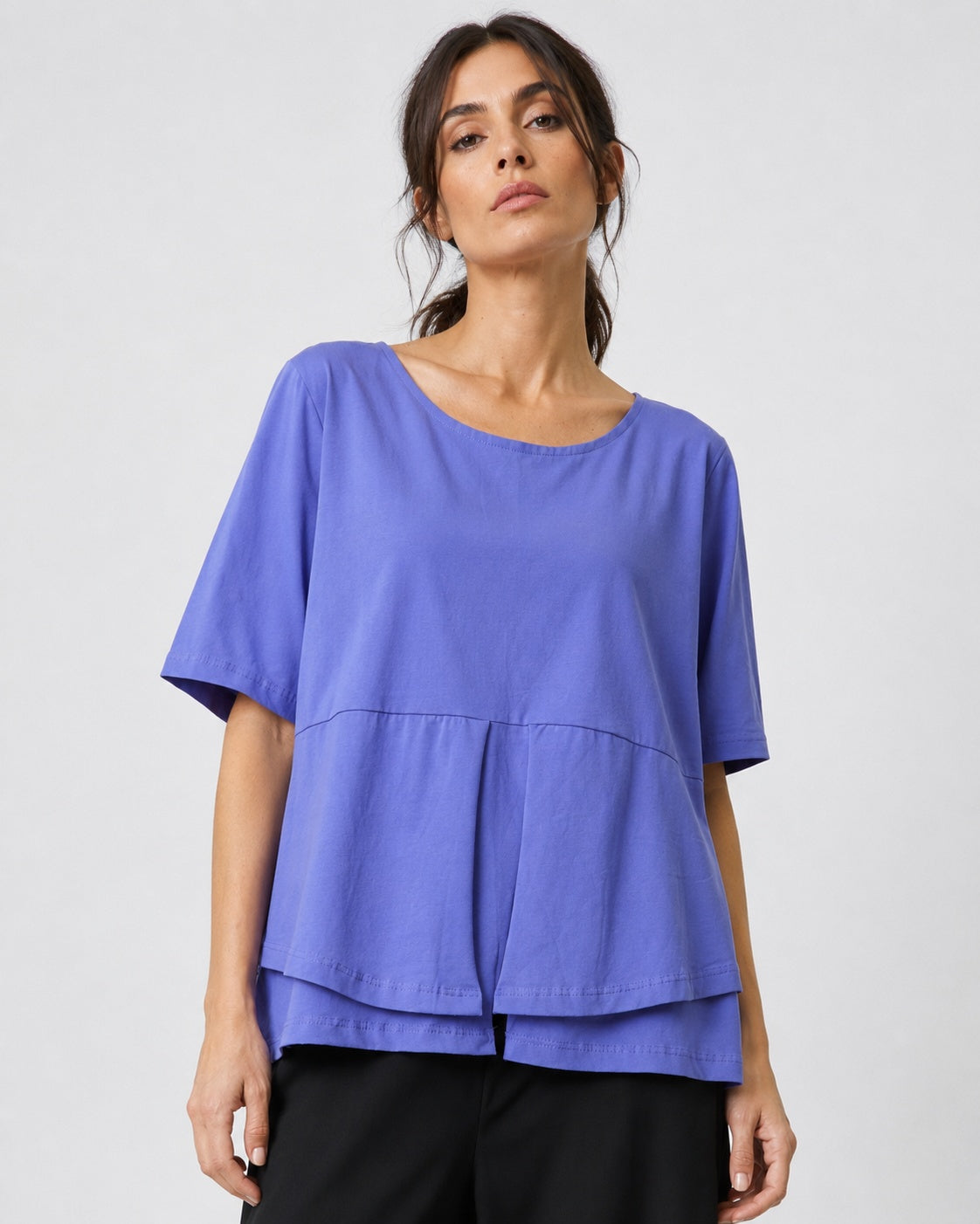Tricou din jerse cu petice asimetrice, nuanța lila, vedere din față, All Above Boutique.