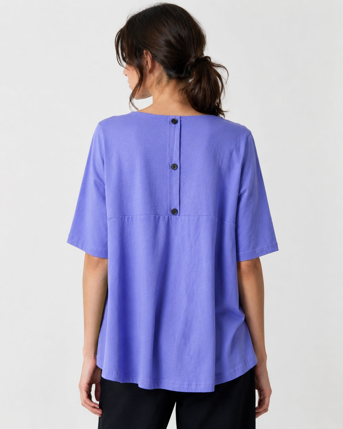 Tricou din jerse cu petice asimetrice, nuanța lila, vedere din spate, All Above Boutique.