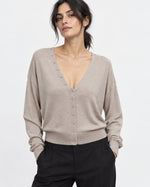 Cardigan din tricot moale cu nasturi decorativi, nuanță bej