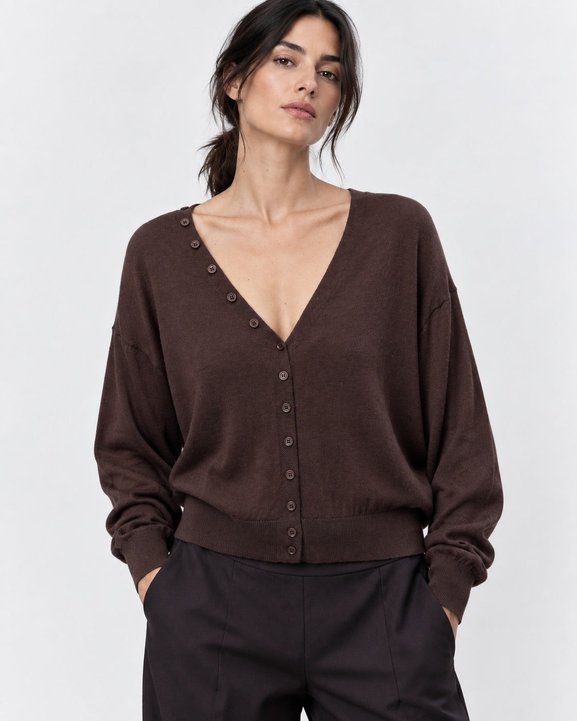 Cardigan din tricot moale cu nasturi decorativi, nuanță maro