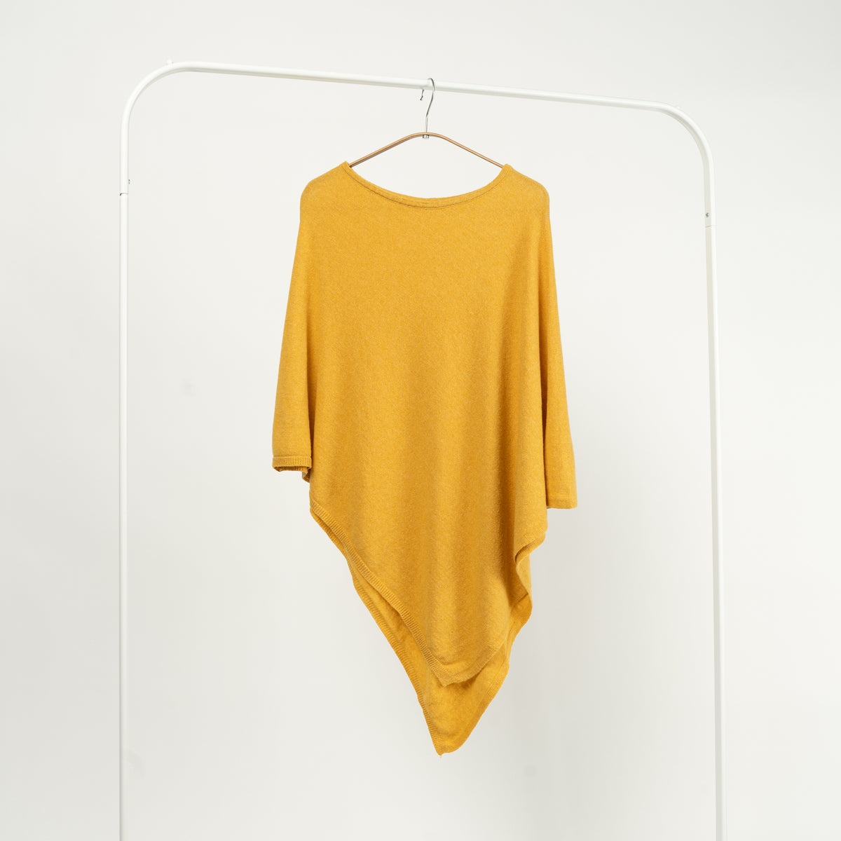 Poncho asimetric galben muștar din lână și cașmir - All Above Boutique