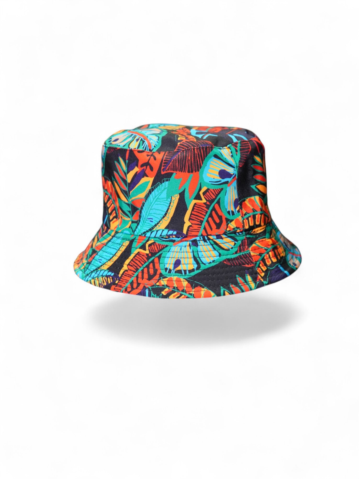 Pălărie tip bucket cu imprimeu tropical multicolor, cu frunze stilizate în nuanțe intense de albastru, portocaliu și verde.