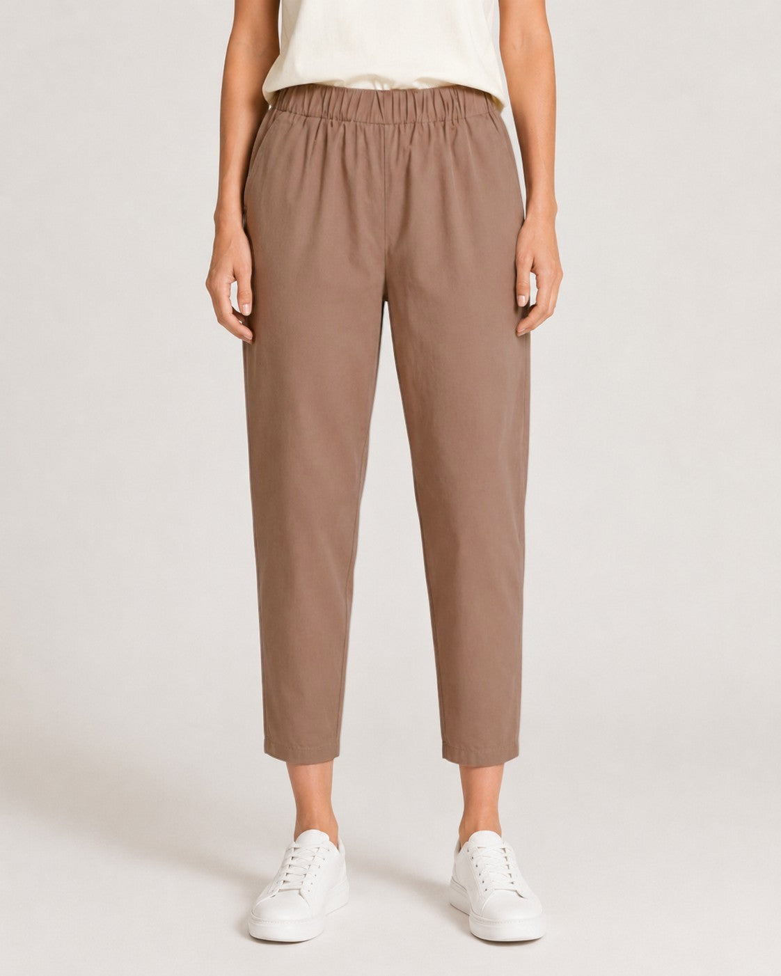 Pantaloni conici bej din viscoză, lejeri, cu buzunare și talie elastică — All Above Boutique.