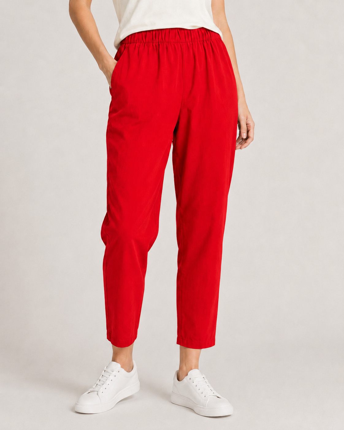 Pantaloni conici rosii din viscoză, lejeri, cu buzunare și talie elastică — All Above Boutique.