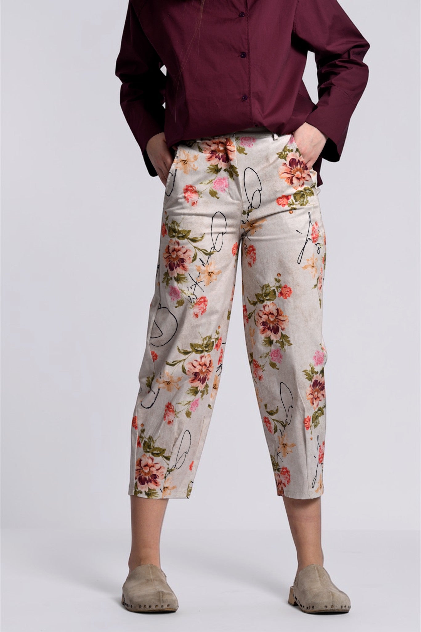 Pantaloni cu imprimeu floral, vedere din față