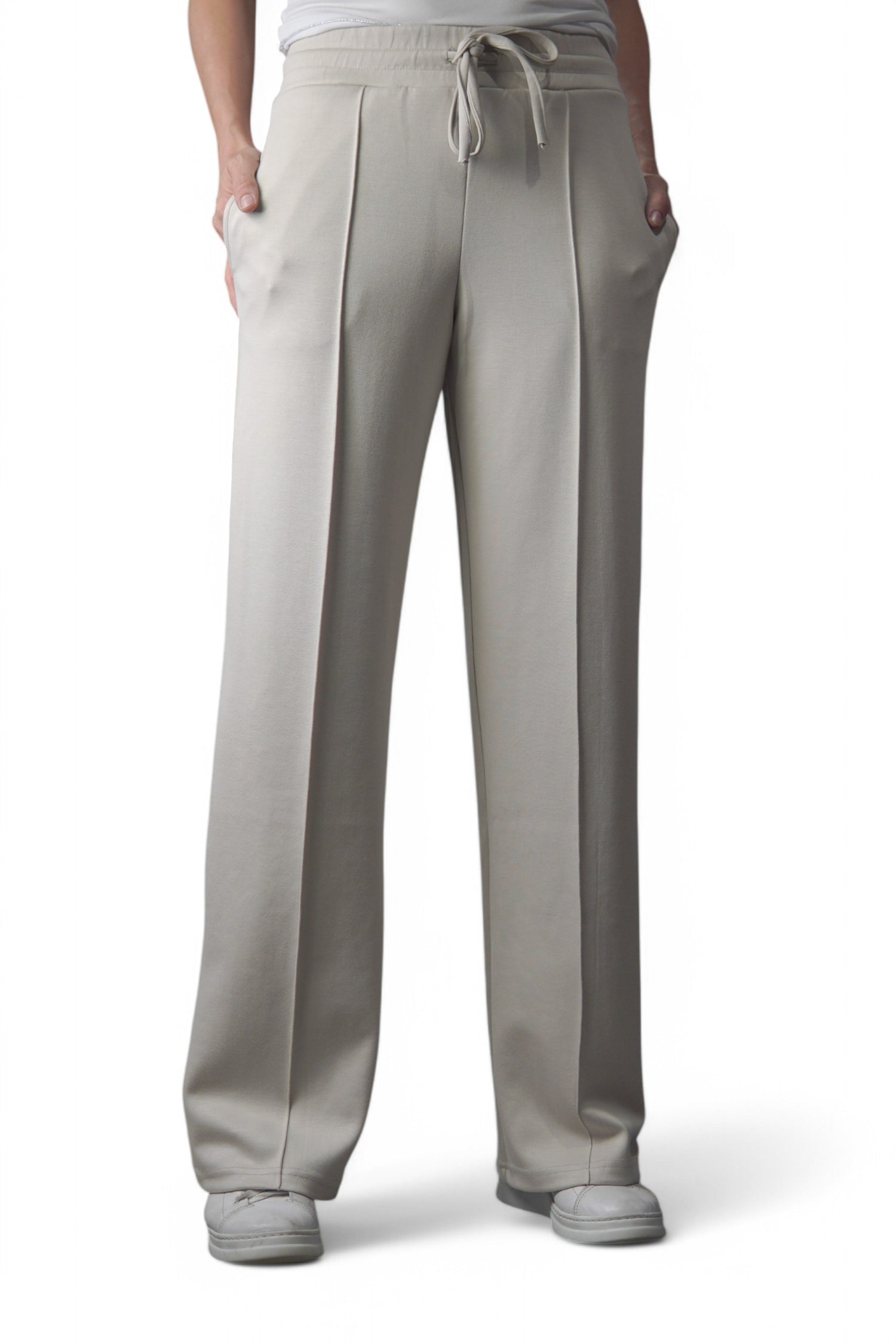 Pantaloni bej din bumbac, lejeri și comozi, cu șnur în talie și croială largă, stil casual elegant.