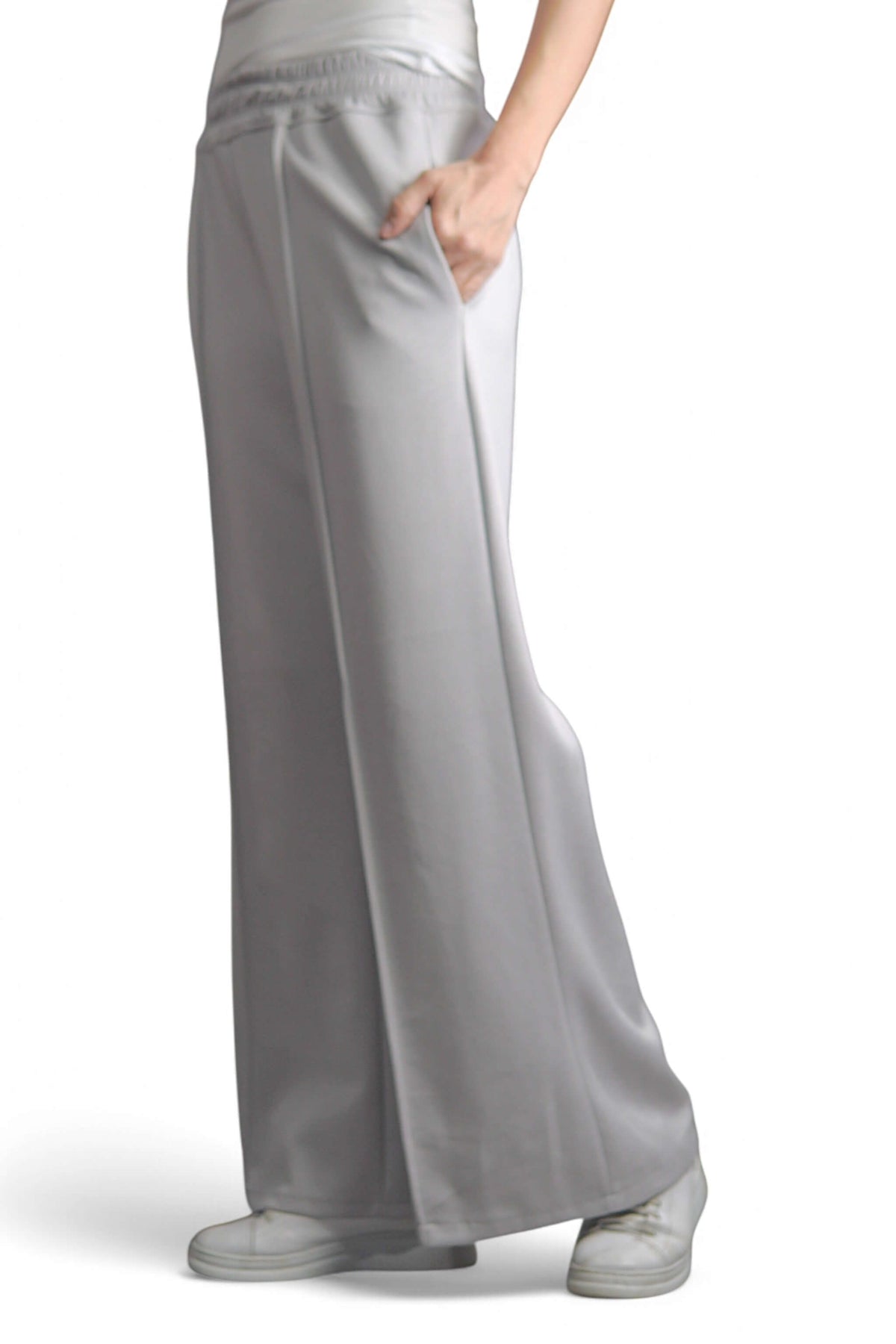 Pantaloni largi gri din viscoză și poliester, cu aspect elegant și versatil