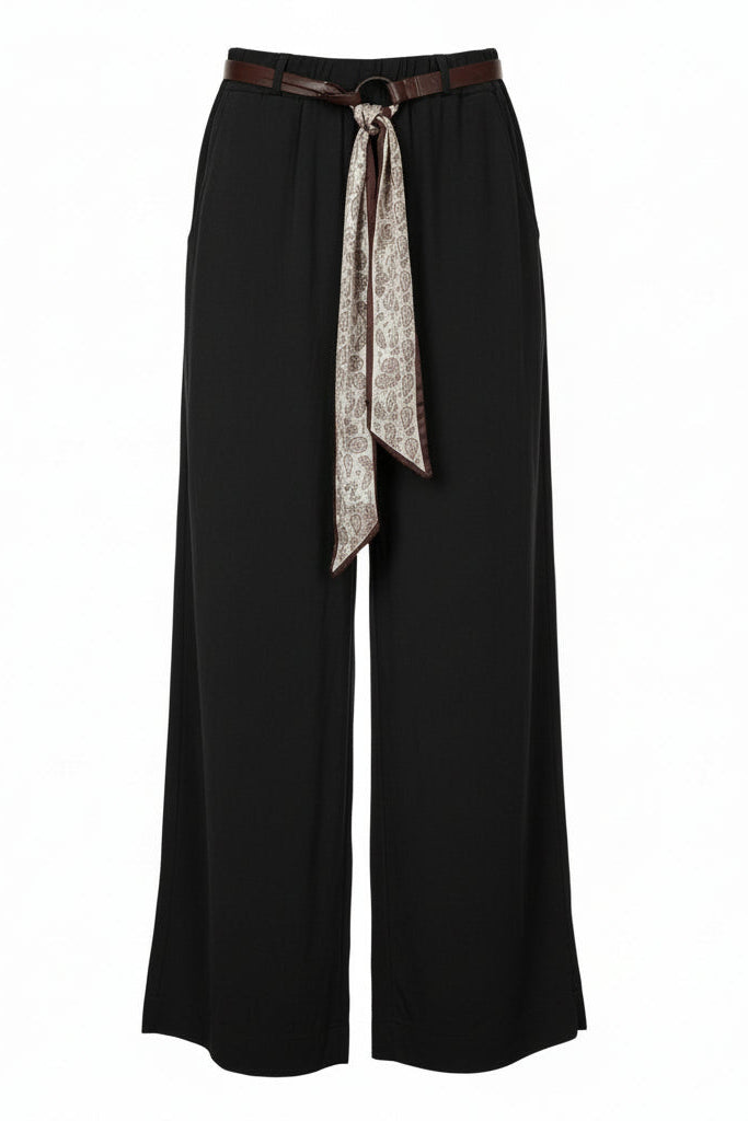 Pantaloni largi din modal negru, cu talie elastică și cordon textil decorativ, croială fluidă și linie dreaptă.