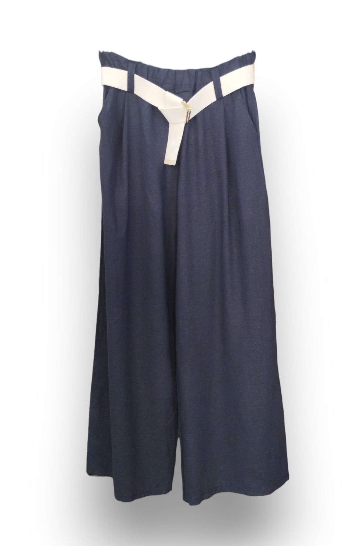 Pantaloni lungi bleumarin cu croială largă, talie elastică și centură textilă contrastantă.