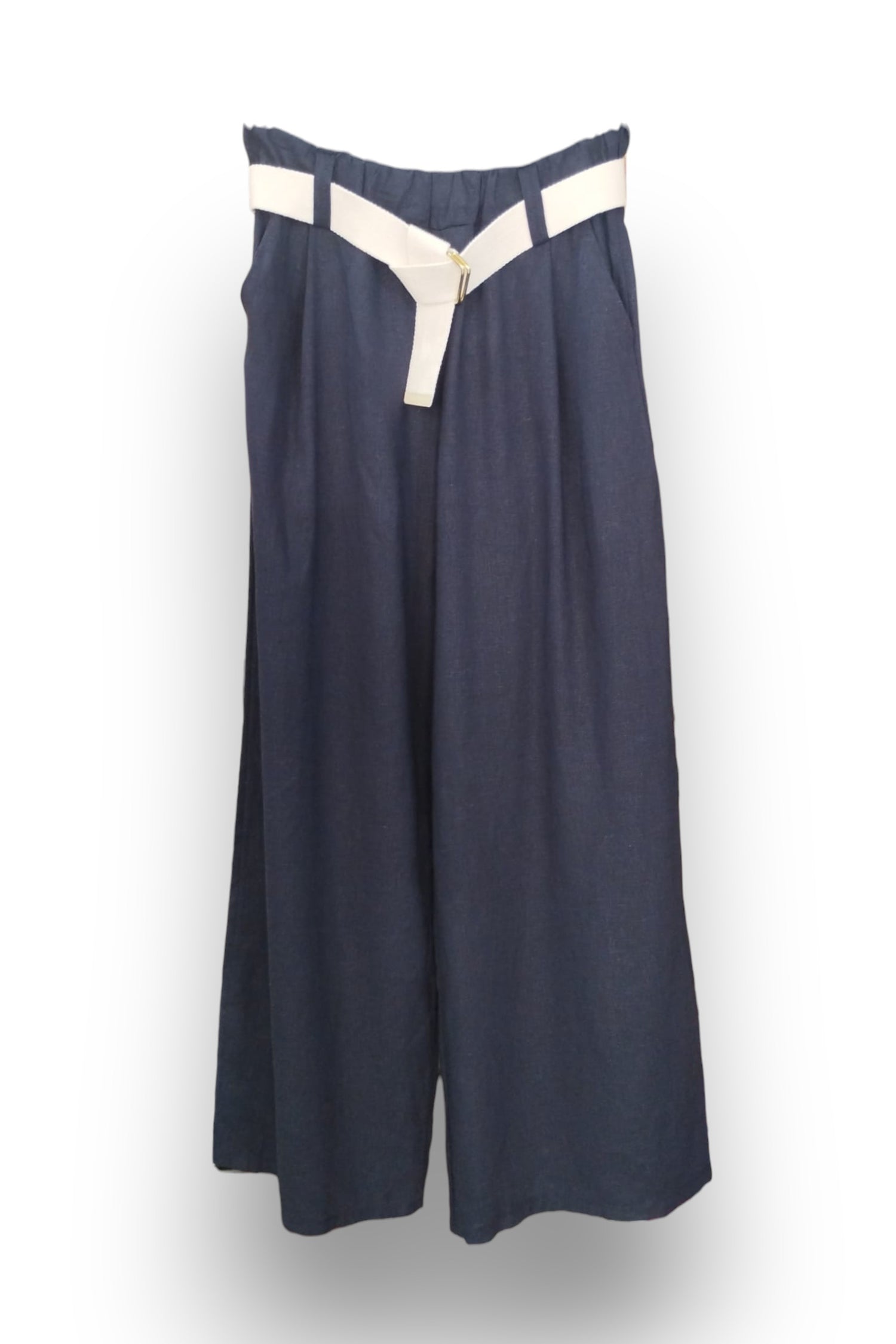 Pantaloni lungi bleumarin cu croială largă, talie elastică și centură textilă contrastantă.