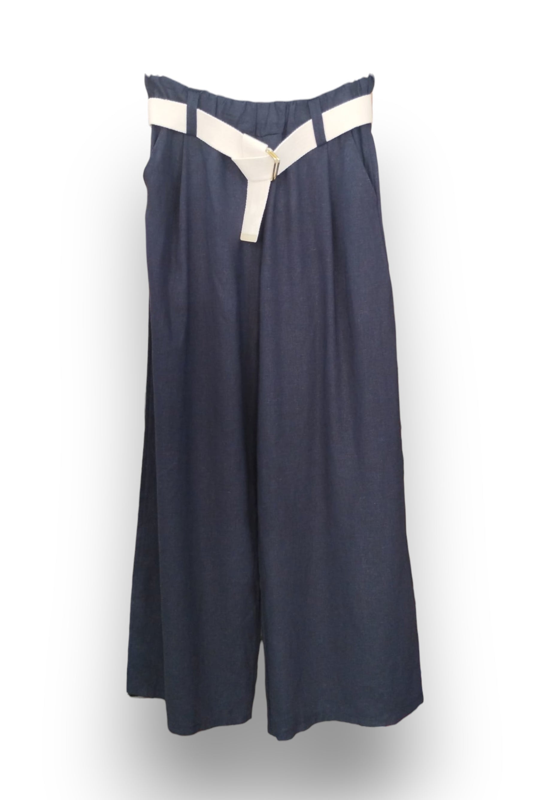 Pantaloni lungi bleumarin cu croială largă, talie elastică și centură textilă contrastantă.