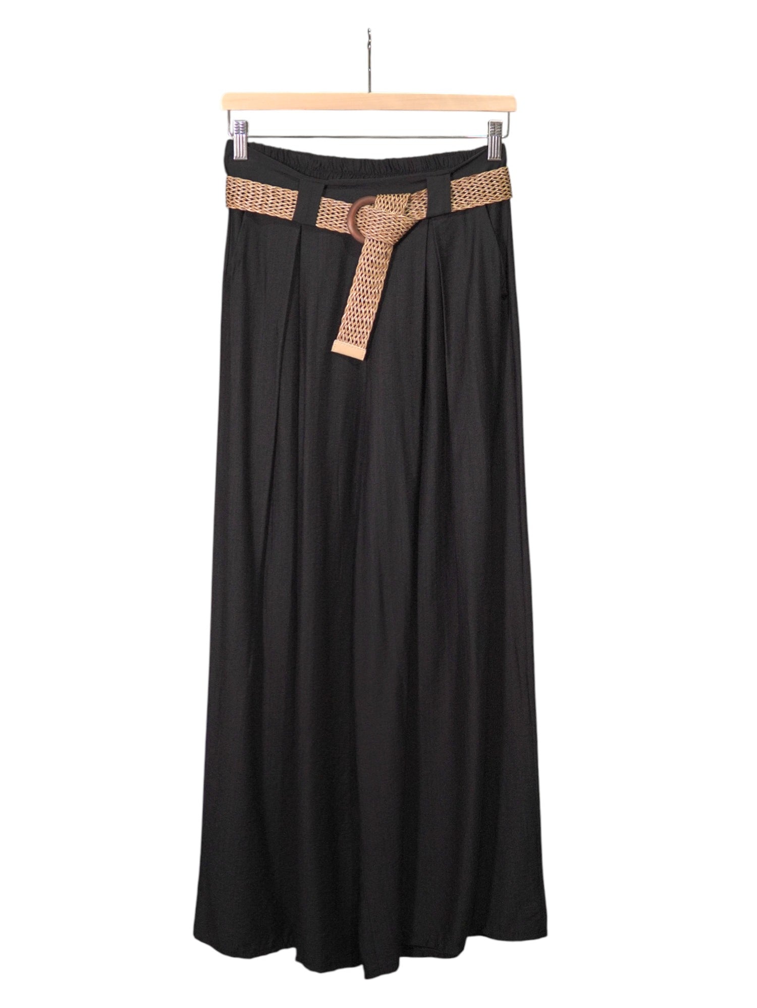 Pantaloni lungi negri de damă din viscoză, cu croială lejeră și curea împletită contrastantă.