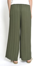 Vedere din spate a pantalonilor plisați din viscoză, cu betelie elastică — All Above Boutique.