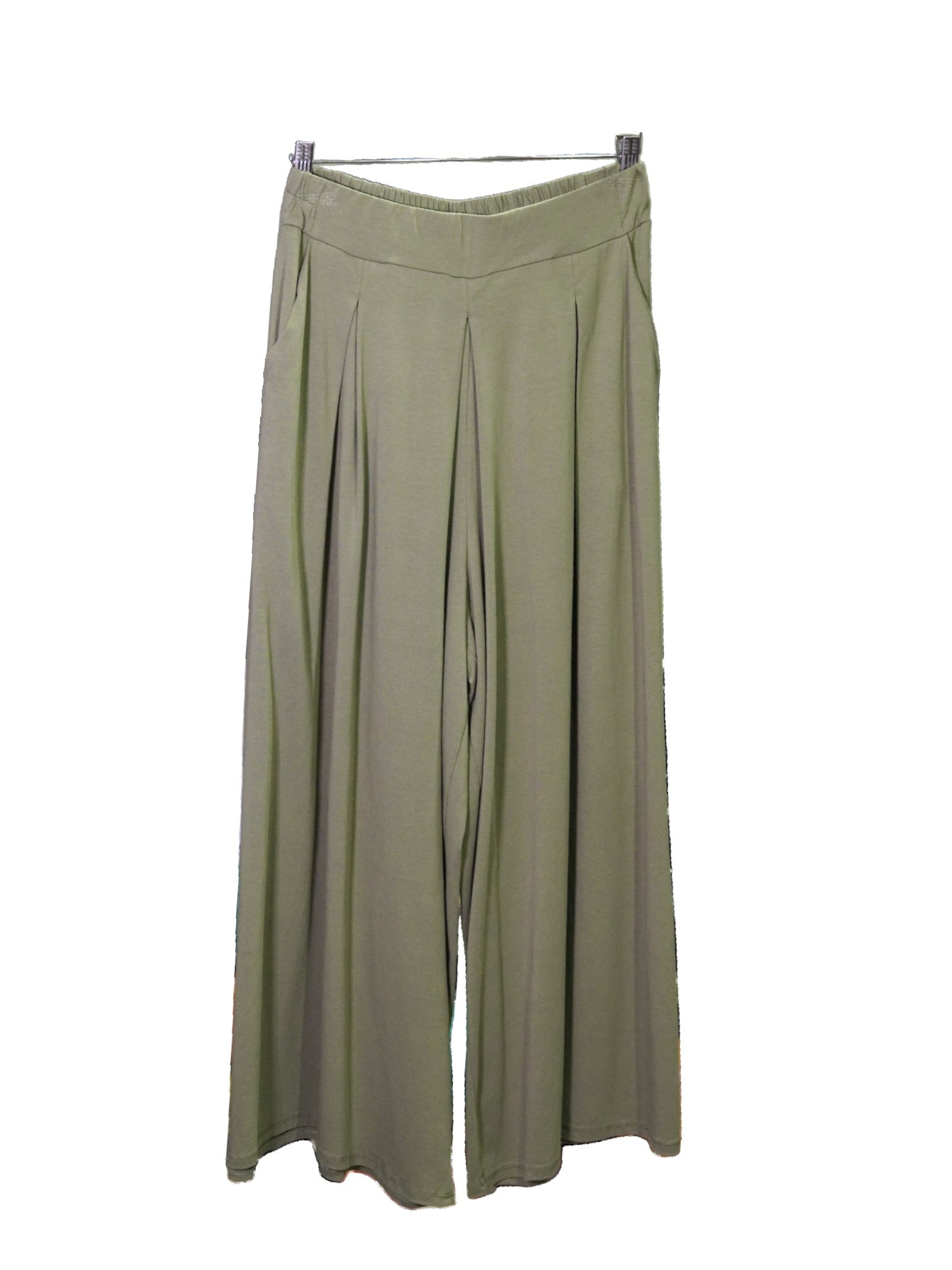 Pantaloni tip fustă din jerse bej, croială lejeră cu pliuri frontale elegante.