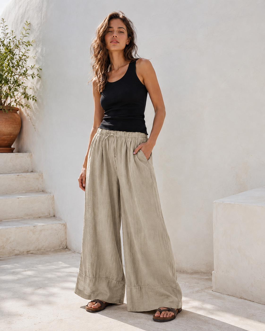 Pantaloni lungi din in cu manșetă la gleznă și șiret în talie, vedere laterală. All Above Boutique.