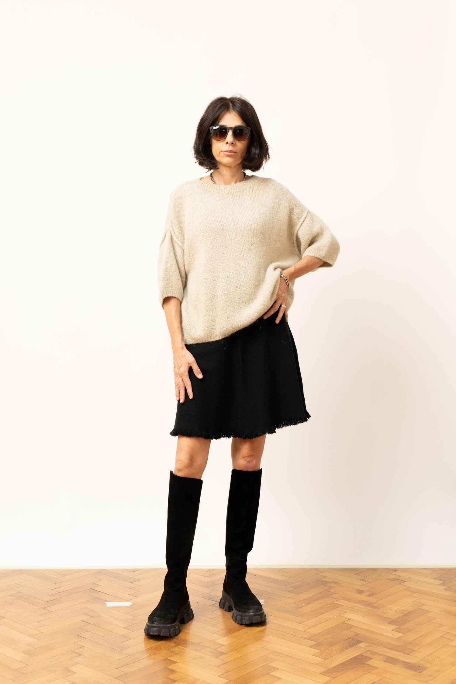 Pulover bej oversized, cu mânecă trei sferturi și croială lejeră
