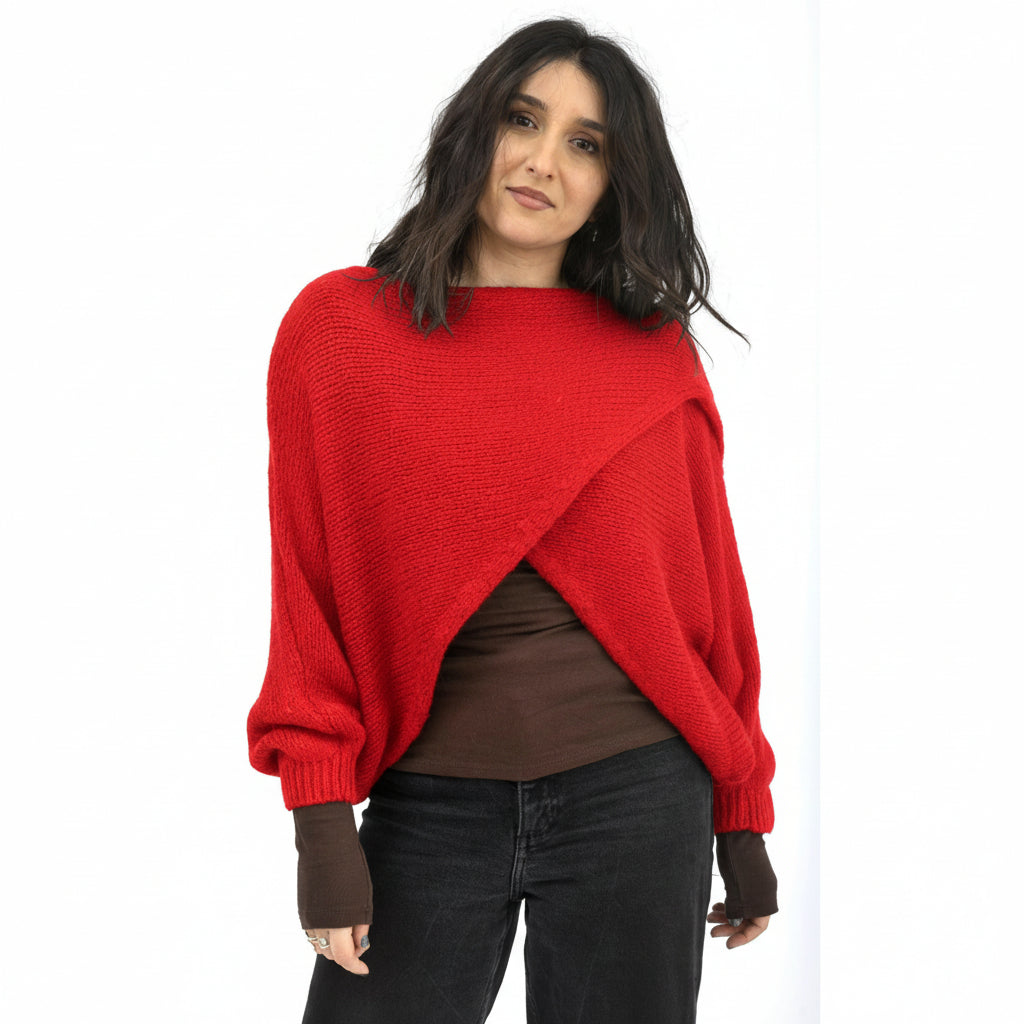 Pulover fluture tricotat negru, cu umeri căzuți și croială lejeră, purtat frontal.