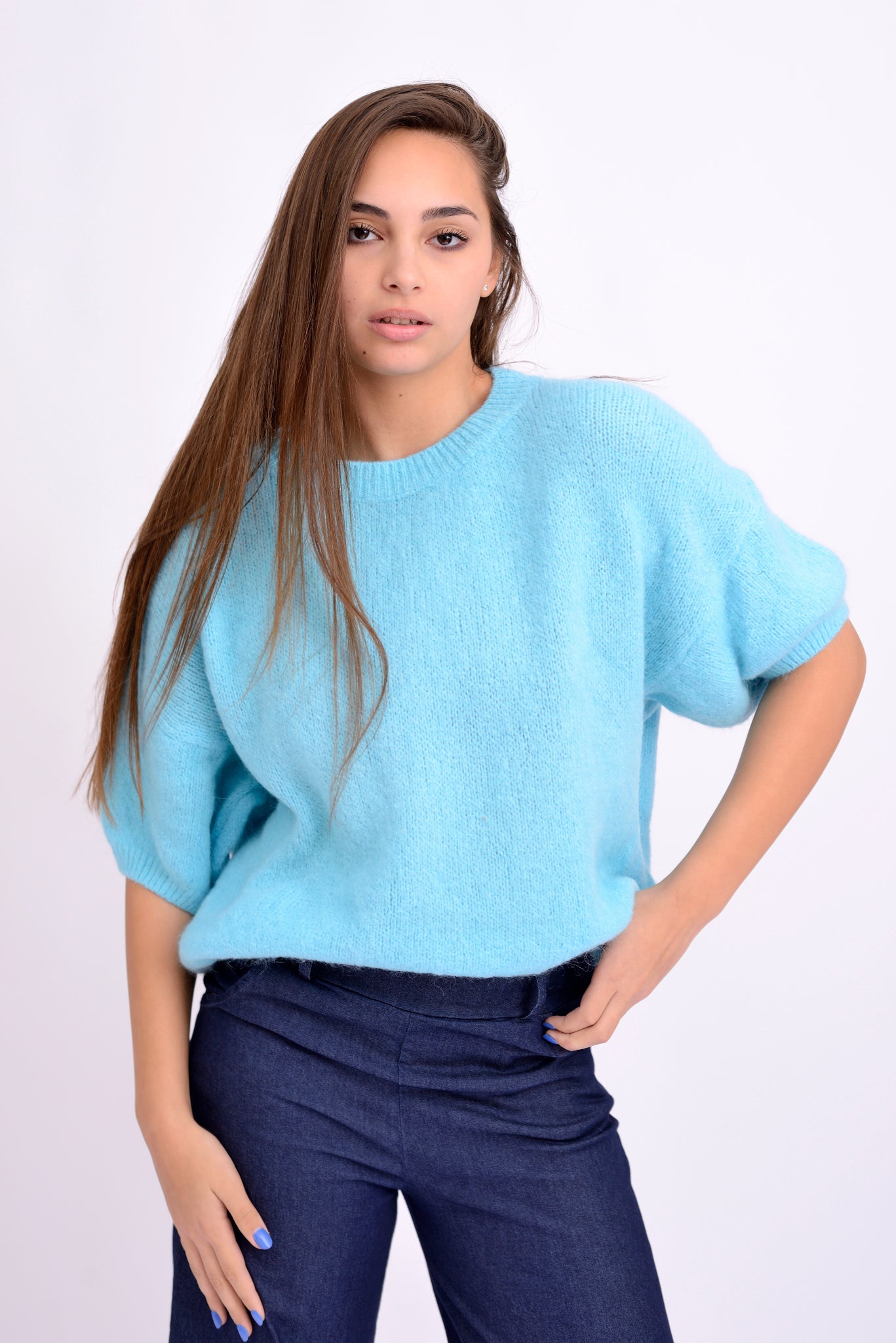 Pulover oversize cu mânecă scurtă, mix cu alpaca, culoare turcoaz, vedere din față.