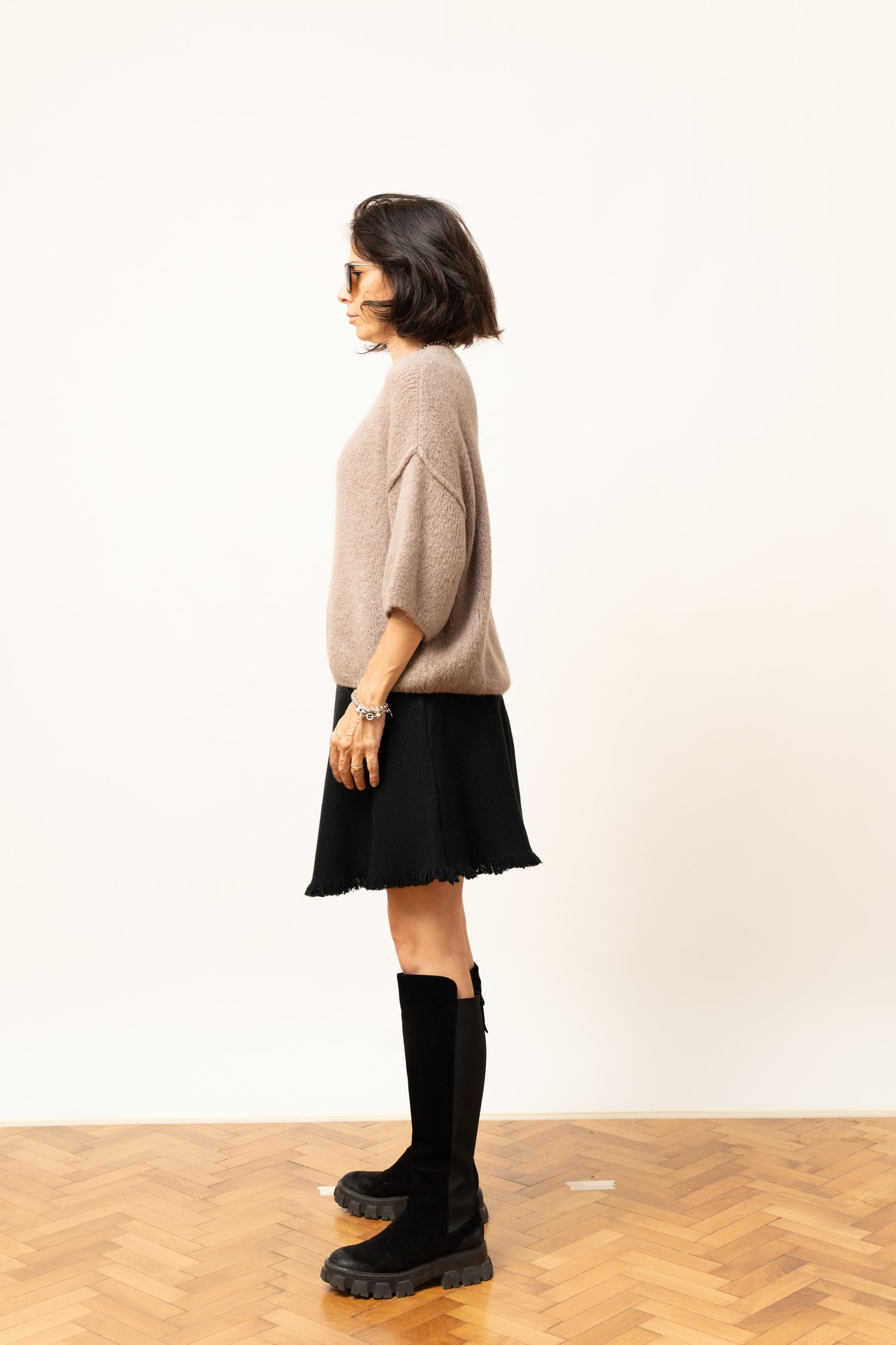 Pulover taupe oversized, mânecă trei sferturi, vedere laterală