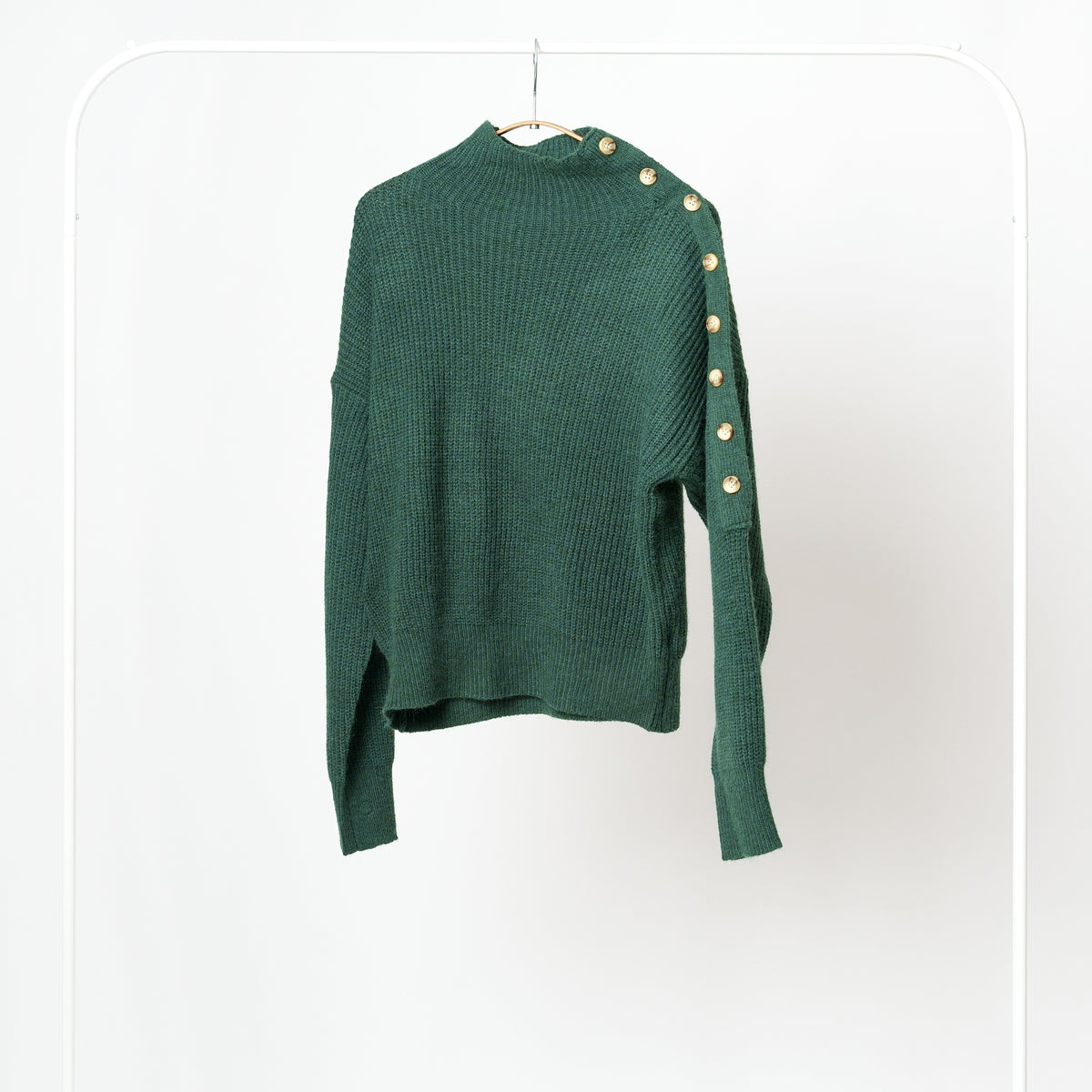 Pulover verde cu croială regular fit și margini reiate elastice, văzut din spate
